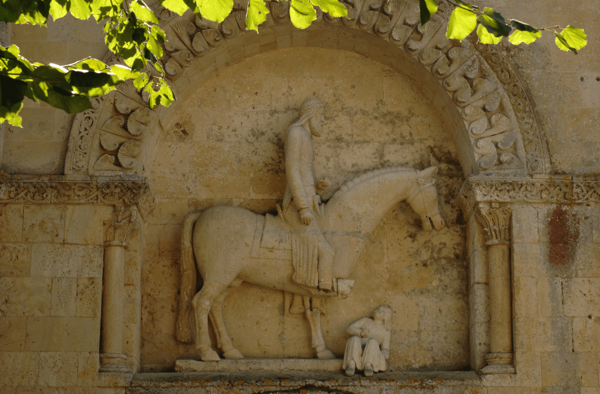 Eglise Saint Hilaire Melle sculpture de cavalier